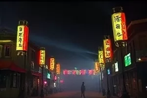 剧集《长夜书简》封面，深夜台灯下摊开的信件与钢笔