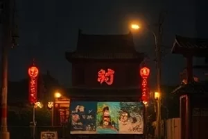 剧集《十七层阳台》封面，高层阳台俯瞰的城市夜景